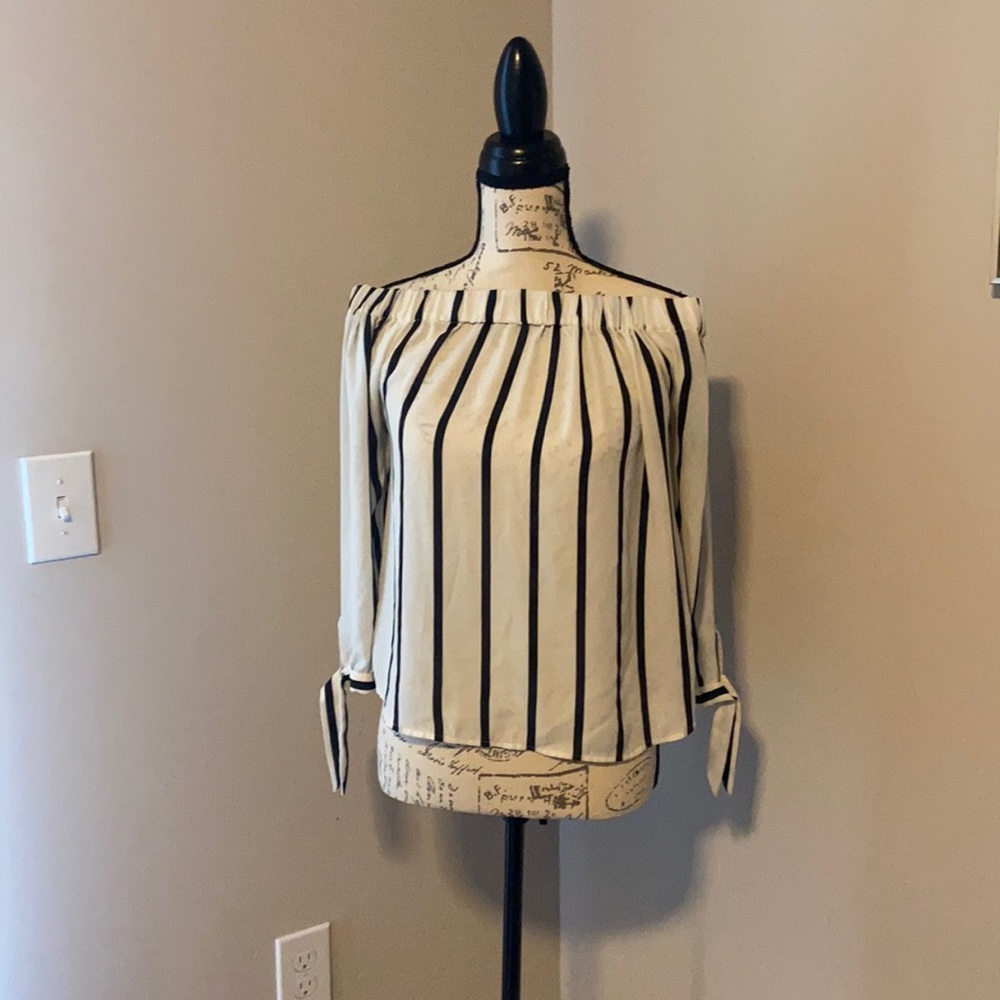 EXPRESS off white/black stripe blouse. Can be worn above or below the shoulders.